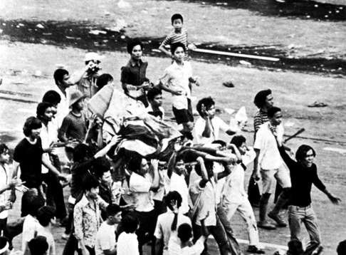 Thai students carry the body of colleague who was killed in the anti-government protest in October 1973. Photo: Andy Weerawong
