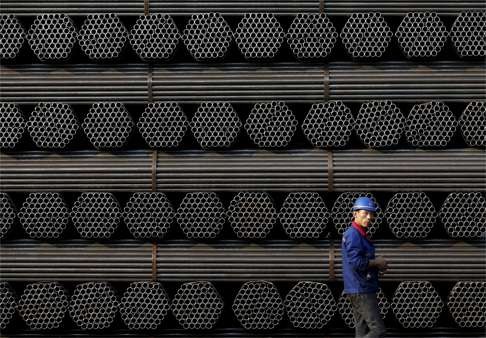 A worker at a Youfa steel pipe plant in Tangshan, Hebei province, on November 3, 2015. Photo: Reuters
