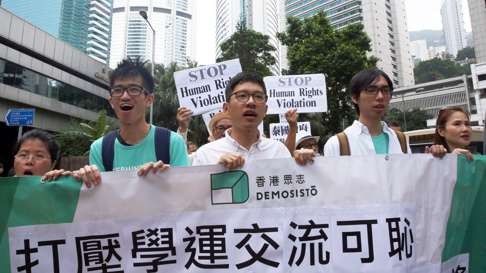 Nathan Law Kwun-chung (centre) and other Demosisto members called for Wong’s immediate release. Photo: Sam Tsang