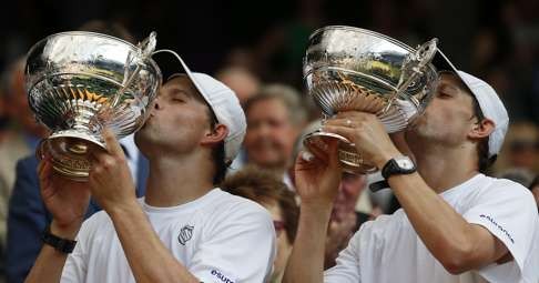 Brothers Mike and Bob Bryan of the United States. Photo: Xinhua