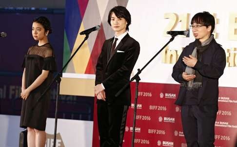 Japanese actors Mone Kamishiraishi (left), Ryunosuke Kamiki and Japanese director Makoto Shinkai, before the first screening of Your Name at the 21st Busan International Film Festival. Photo: EPA