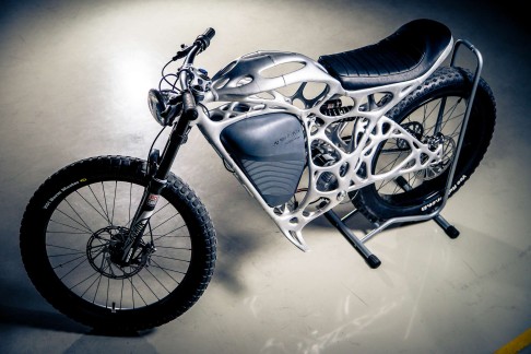 German Airbus subsidiary APWorks has unveiled a 3D-printed motorbike that features an ‘organic exoskeleton’. Light Rider is the first 3D printed electric motorcycle.