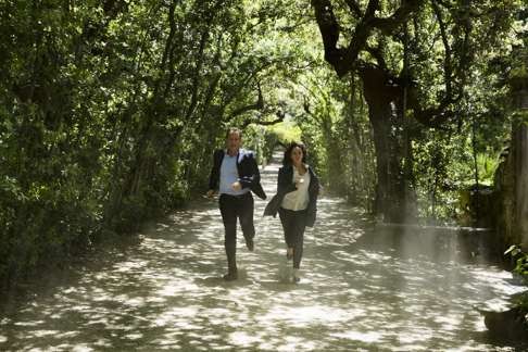 Robert Langdon (Tom Hanks) and Sienna Brooks (Felicity Jones) run for their lives.