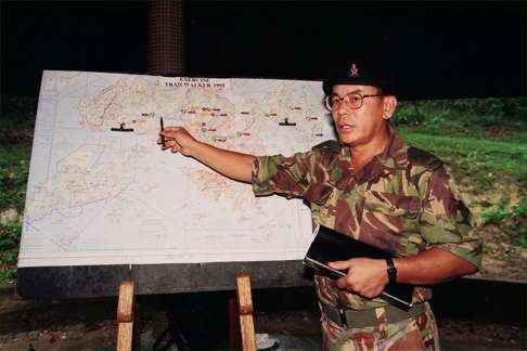 Major Lil Bahadur Gurung, giving instructions to participants at Trailwalker 1995.