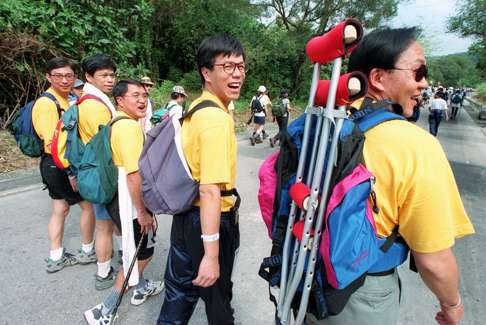 David Chu Yu-lin, carrying crutches, with his ex-Legco member team at Trailwalker 1997 at Pak Tam Chung.