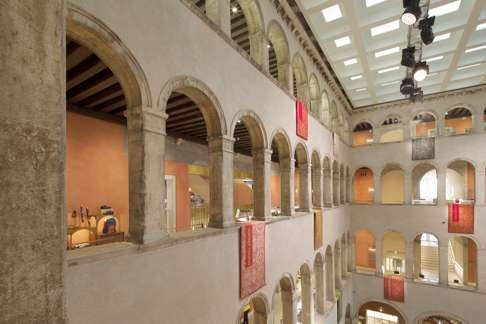 The interior of T Fondaco Dei Tedeschi by DFS.
