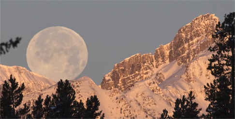 December: Cold Moon, Long Night's Moon The moon sets behind a mountain at sunrise in Lake Louise, Alberta on December 2, 2009. Photo: Andy Clark/REUTERS