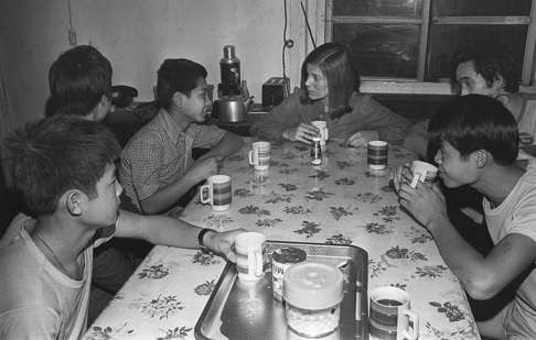 A young Pullinger (centre) chats with at-risk youths in Kowloon Walled City in 1966.