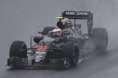 Jenson Button steers his McLaren at the 2016 Brazilian Grand Prix in Interlagos. Photo: AP