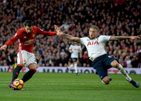 Manchester United’s Henrikh Mkhitaryan scores. Photo: EPA