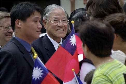 Former Taiwan president Lee Teng-hui greets supporters at Cornell University in Ithaca, New York, in June, 2001. His visit in 1995 at the university’s invitation was seen by Beijing as a breach by the US of the one-China policy. Photo: AP