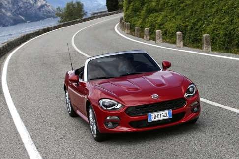 Fiat Spider 124 takes a curve in its natural environment. Photo: Newspress