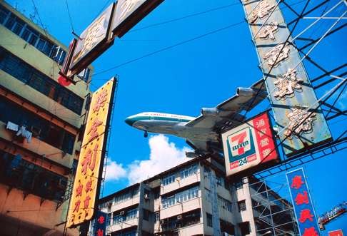 A Cathay Pacific airliner comes in to land at Kai Tak Airport, on Hong Kong Island in 1994. Photo: Keith Macgregor