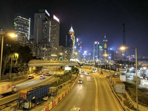 A street view in Causeway Bay taken by the Pixel.