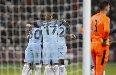 Manchester City players celebrate Sergio Aguero’s goal. Photo: Xinhua