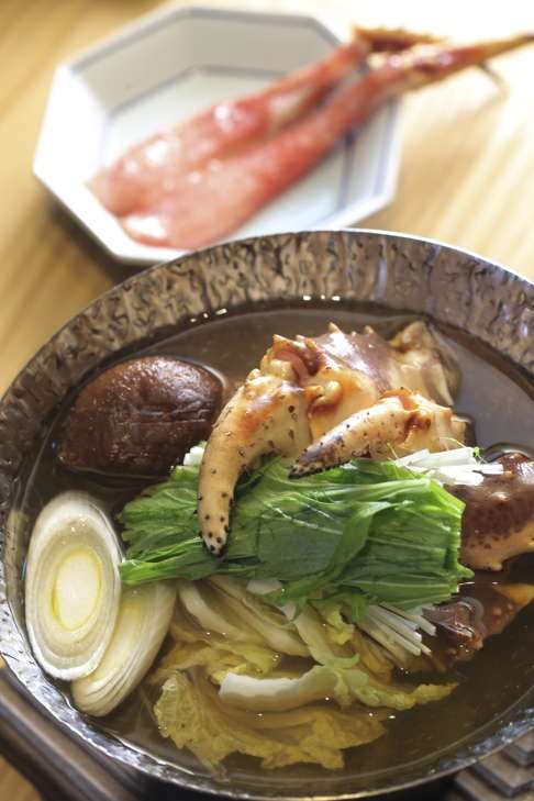 Shaba shabu (king crab, Chinese cabbage, green onions, shitake mushroom and mizuna leaf).