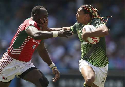 South Africa's Justin Geduld (right) fends off Kenya's Daniel Sikuta. Photo: AP