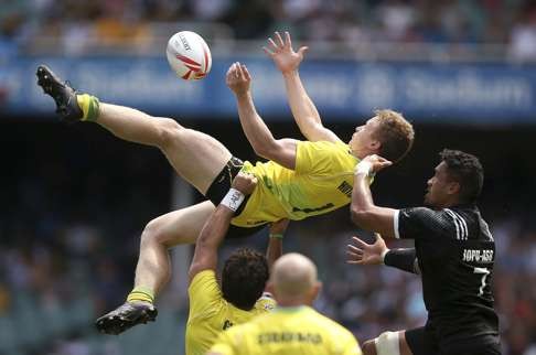 Australia's Charlie Taylor (top centre) and New Zealand's Iopu Iopu-Aso (right) compete for the ball. Photo: AP