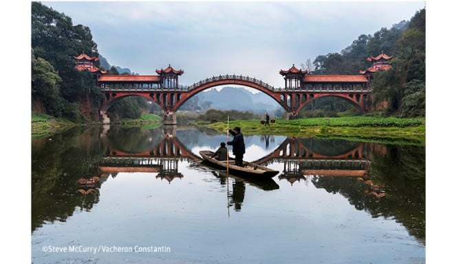 The river and the nearby neighbourhoods retain a strong Sichuan flavour.