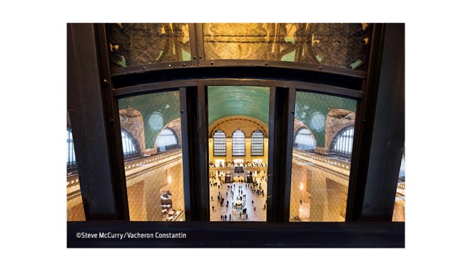 The Grand Central Terminal has a vaulted ceiling with an amazing cerulean blue astronomical mural.