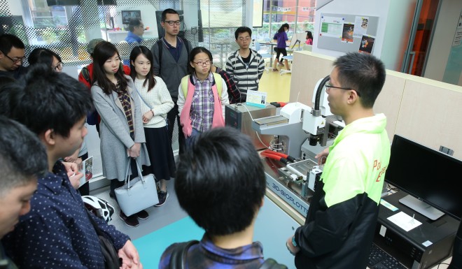 Visitors have an eye-opening tour to PolyU’s laboratories.