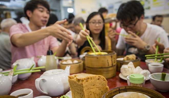 Hongkongers devouring dim sum at Sun Hing dim sum restaurant. Photo: SCMP Pictures