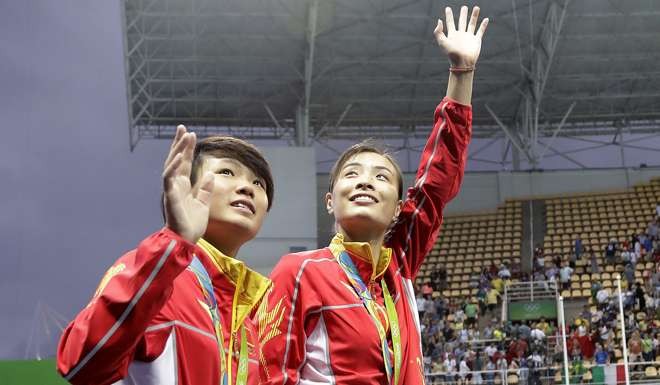 Shi Tingmao (Left) and Wu Minxia. Photo: AP