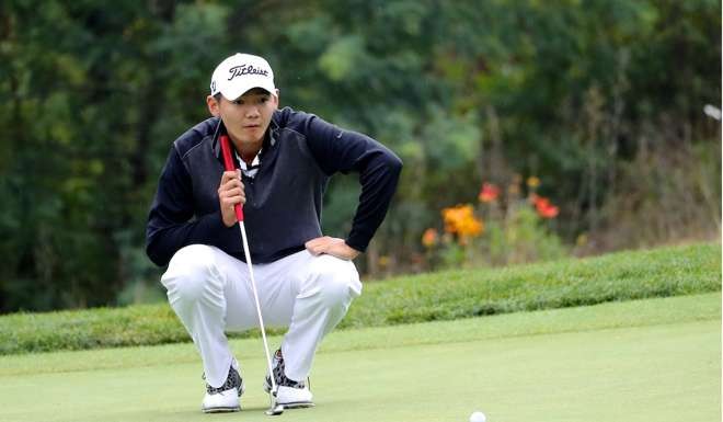 Jason Hak lines up a putt at the Yulongwan Yunnan Open.