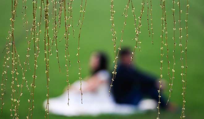 A young couple pose for wedding photos in Huai’an, Jiangsu province. Photo: Xinhua