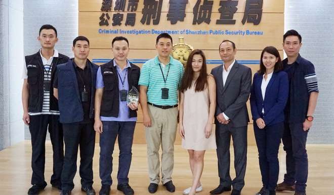 Queenie Rosita Law (centre) with Hong Kong and mainland police in Shenzhen. Photo: SCMP Pictures