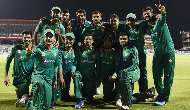 Pakistan celebrate after winning the T20 against England. Photo: AFP