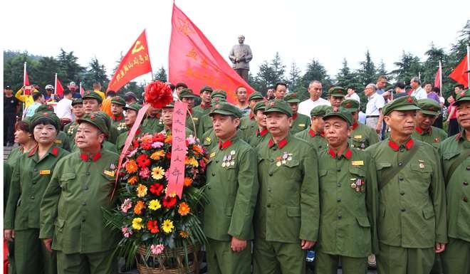 Hundreds of Chinese veterans of the Sino-Vietnamese War marched into the square in Shaoshan on Friday to honour the memory of Mao Zedong. Photo: Simon Song