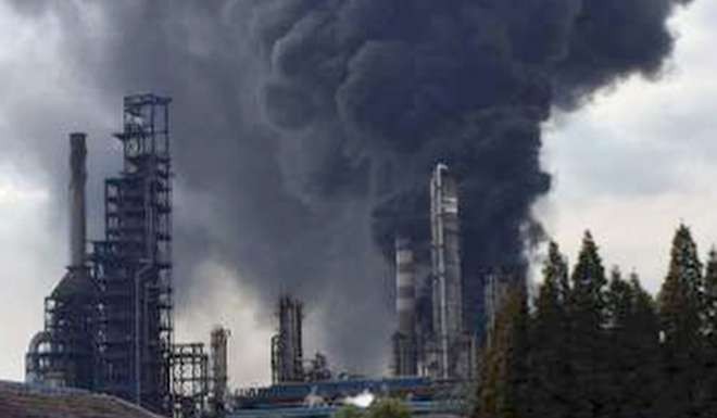 No injuries were reported from the fire and explosion at an oil refinery on Sunday. Photo: SCMP Pictures