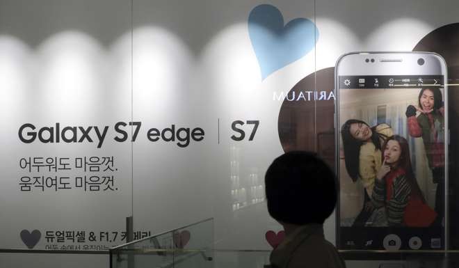 A woman walks by an advertisement of the Samsung Electronics Galaxy S7 Edge and S7 smartphone in Seoul, South Korea. Photo: AP