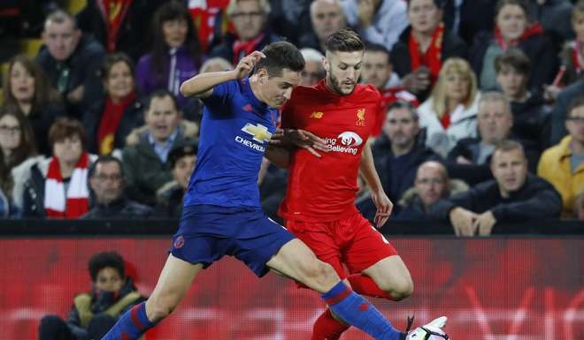 B Manchester United's Ander Herrera in action with Liverpool's Adam Lallana Reuters / Phil Noble