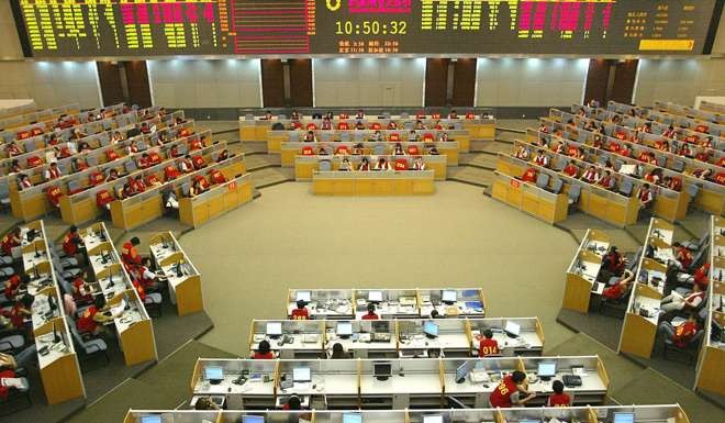 Traders working at the Shanghai Futures Exchange. Photo: AFP