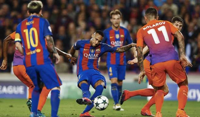 Barcelona's Neymar (C) scores the 4-0 during the UEFA Champions League group C soccer match between FC Barcelona and Manchester City at Camp Nou stadium in Barcelona, Catalonia, Spain, 19 October 2016. EPA/ALEJANDRO GARCIA