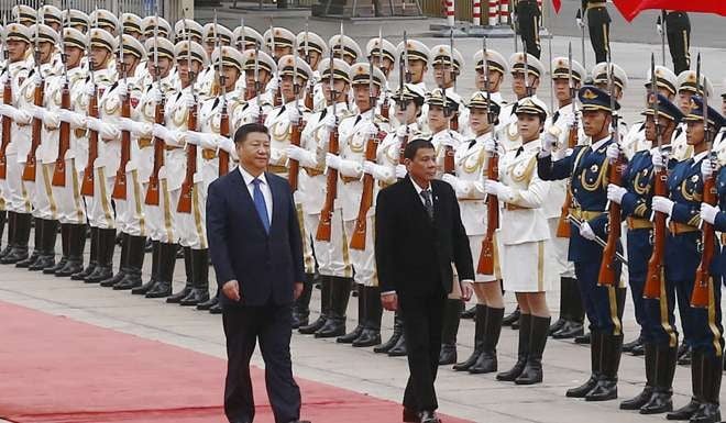 Philippine President Rodrigo Duterte and his China’s President Xi Jinping attend a ceremony welcoming Duterte to Beijing. Photo: Kyodo