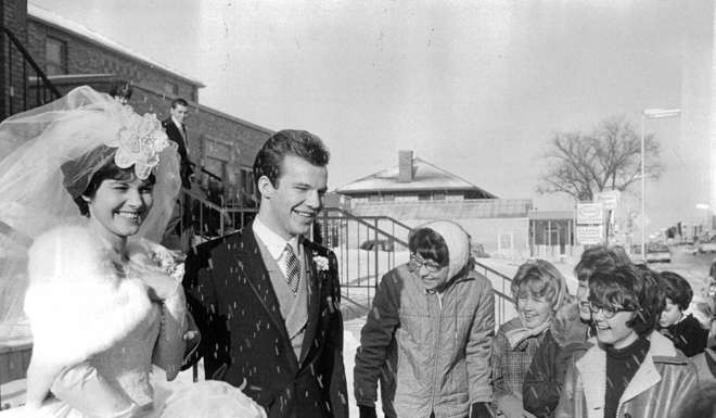 Fans and friends greet Bobby Vee and his new wife Karen as they exit the church in 1963. Photo: Minneapolis Star Tribune/TNS