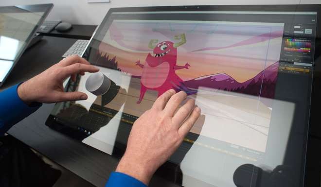 Microsoft fans get a look at the new Microsoft Surface Studio/ Photo: AFP