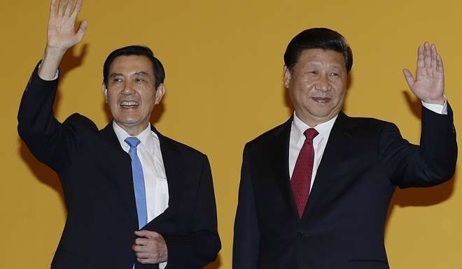 Xi Jinping (right) met Taiwan’s then president Ma Ying-jeou in Singapore late last year. Photo: AP