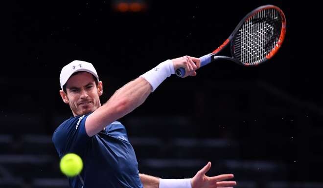Britain's Andy Murray returns the ball to Czech Republic's Tomas Berdych during their quarter-final tennis match at the ATP World Tour Masters 1000 indoor tournament in Paris on November 4, 2016. / AFP PHOTO / FRANCK FIFE