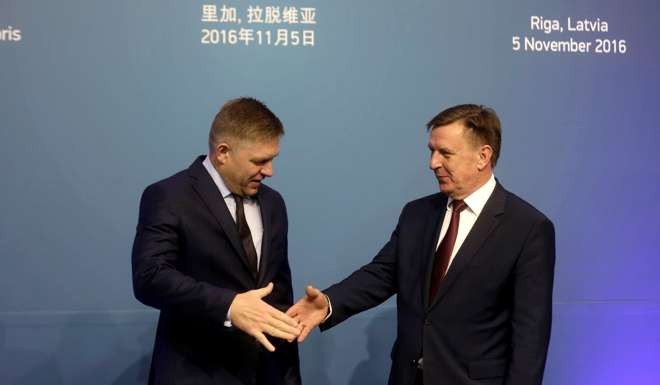 Latvia's Prime Minister Maris Kucinskis (right) shakes hands with his Slovakian counterpart Robert Fico during a meeting of heads of government from Central and Eastern European countries and China in Riga, Latvia. Photo: Reuters