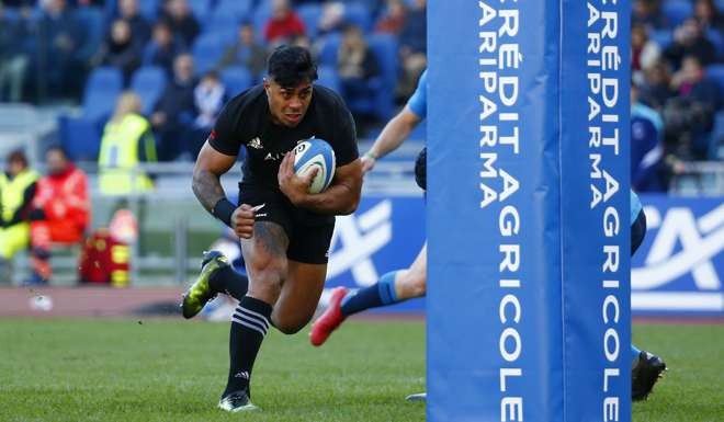 New Zealand's Malakai Fekitoa scores a try. Photo: Reuters