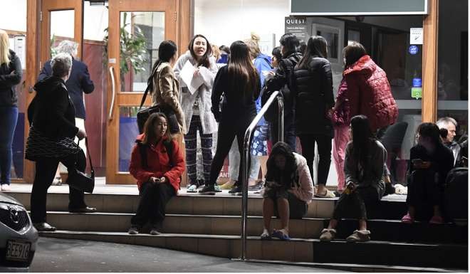People evacuated from the Quest On the Terrace Hotel after the earthquake. Photo: AP