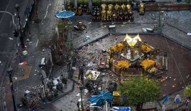 Experts investigate the Erawan shrine at the site of a deadly blast in central Bangkok in august 2015. Photo: Reuters