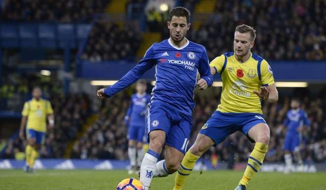 Chelsea's Eden Hazard (left) and Everton's Tom Cleverley in action in the Premier League. Photo: EPA