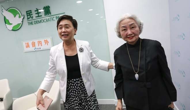 Former lawmaker Emily Lau Wai-hing interviews Elsie Leung on the oath-taking saga on Thursday. Photo: Jonathan Wong