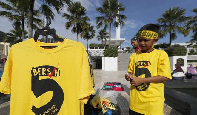Protesters selling Bersih T shirts in Kuala Lumpur on Saturday, November 19, 2016. Photo: AP