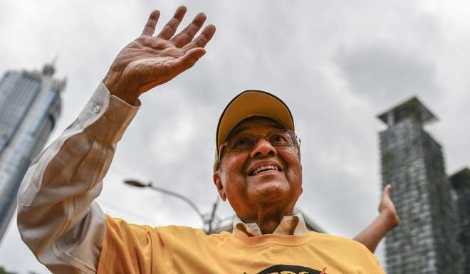 Malaysia’s former prime minister Mahathir Mohammed waves as he attends the rally organised by Bersih calling for the resignation of Malaysia's Prime Minister Najib Razak. Photo: AFP